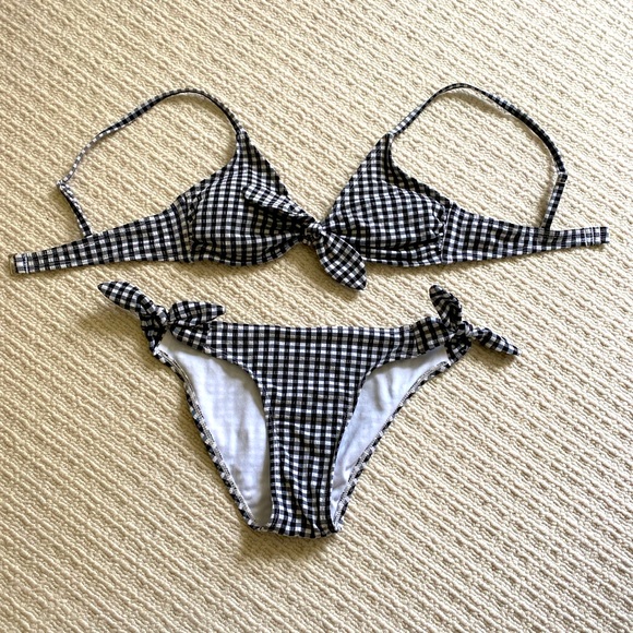 Xhilaration black and white bikini set - Picture 1 of 4